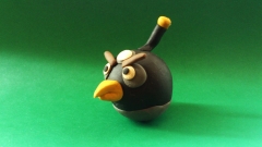 Лепим из пластилина Чёрную птицу (Бомб) из игры Энгри Бердз