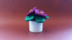 Фотография цветы фиалки из пластилина