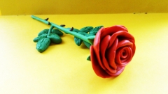 Как слепить алую розу из пластилина