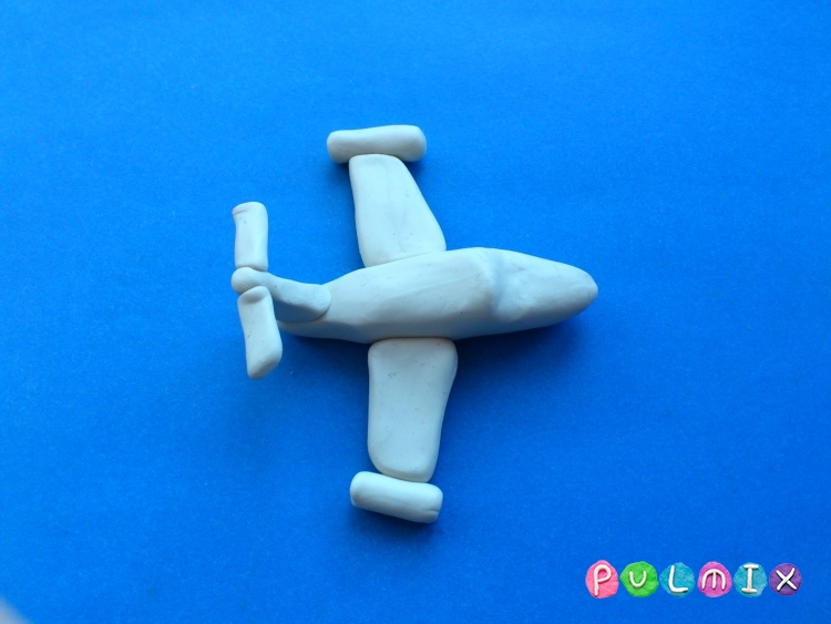 Как слепить игрушечный самолетик из пластилина поэтапно - шаг 6