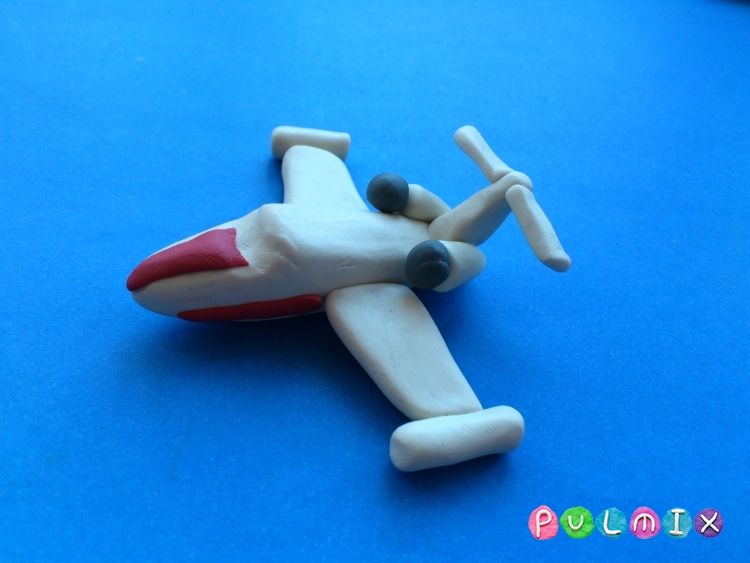 Как слепить игрушечный самолетик из пластилина поэтапно - шаг 8