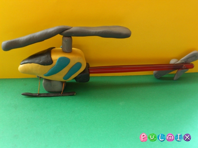Как слепить игрушечный вертолет из пластилина - шаг 11