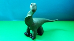 Лепим динозавра Брахиозавра из пластилина